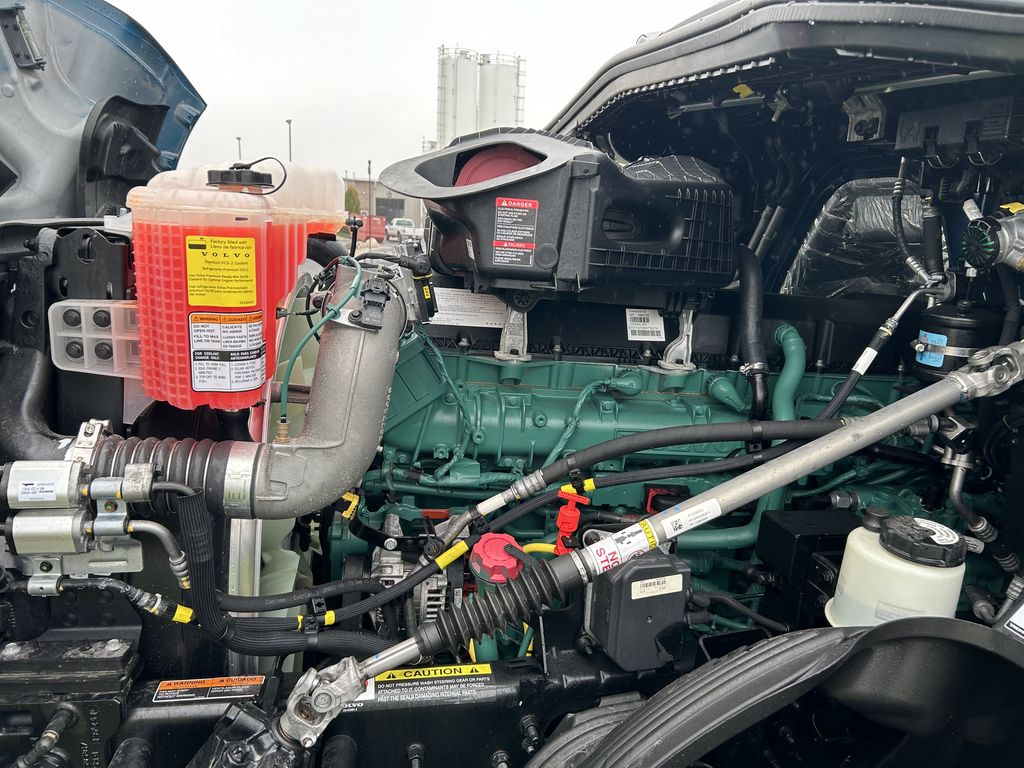 Slide images of 2025 VOLVO VNL64T860