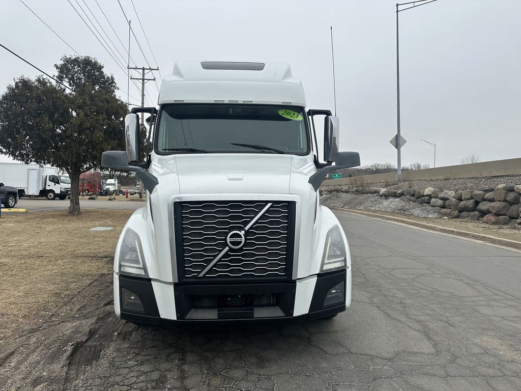 Slide images of 2023 VOLVO VNL64T860