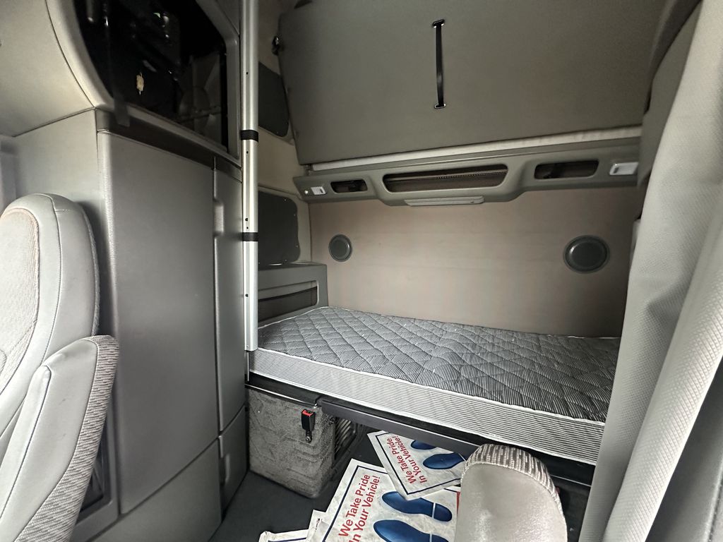 Slide images of 2023 VOLVO VNL64T860