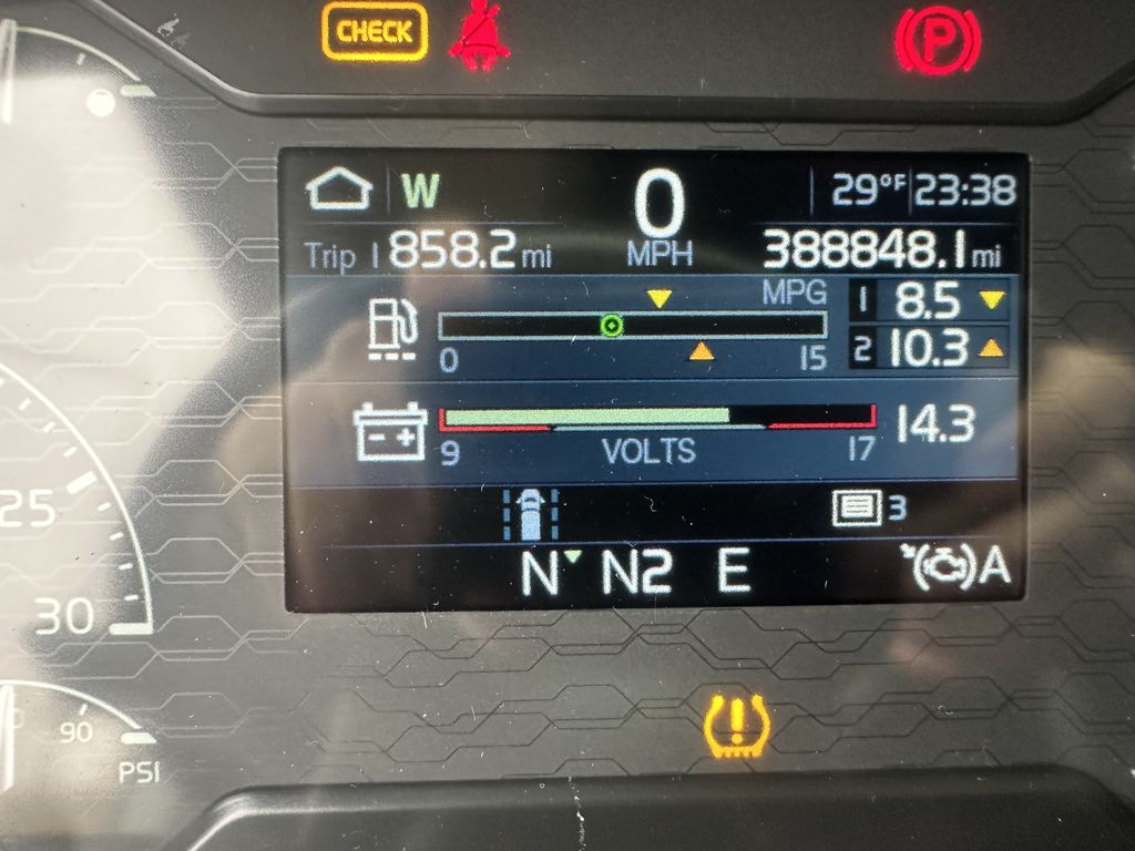 Slide images of 2023 VOLVO VNL64T860