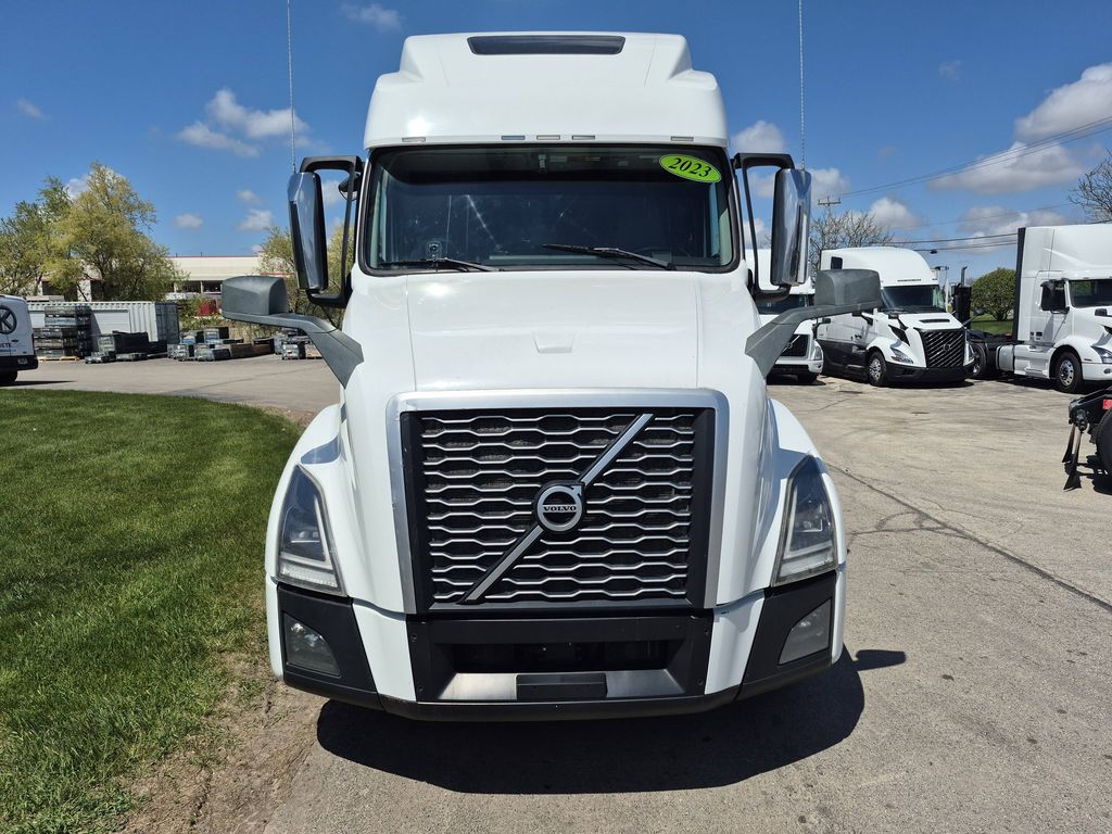 Slide images of 2023 VOLVO VNL64T860