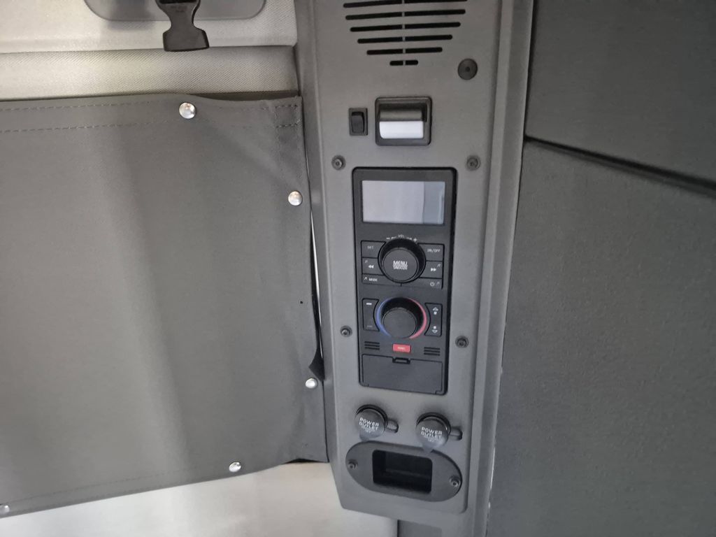 Slide images of 2023 VOLVO VNL64T860