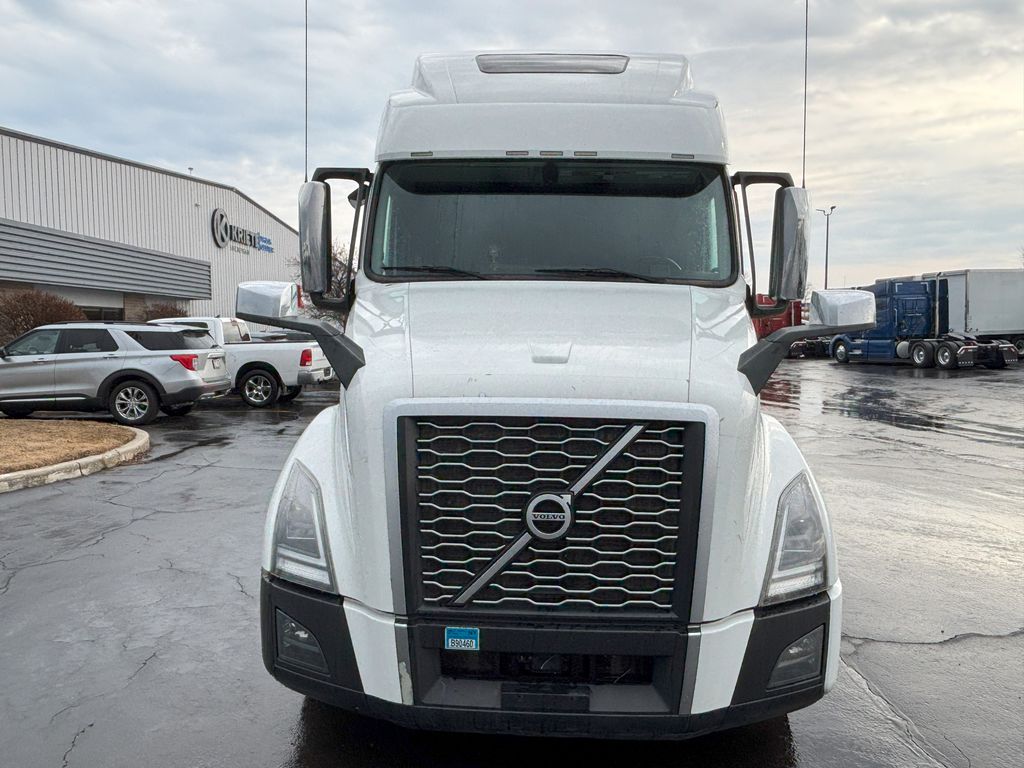 Slide images of 2023 VOLVO VNL64T860