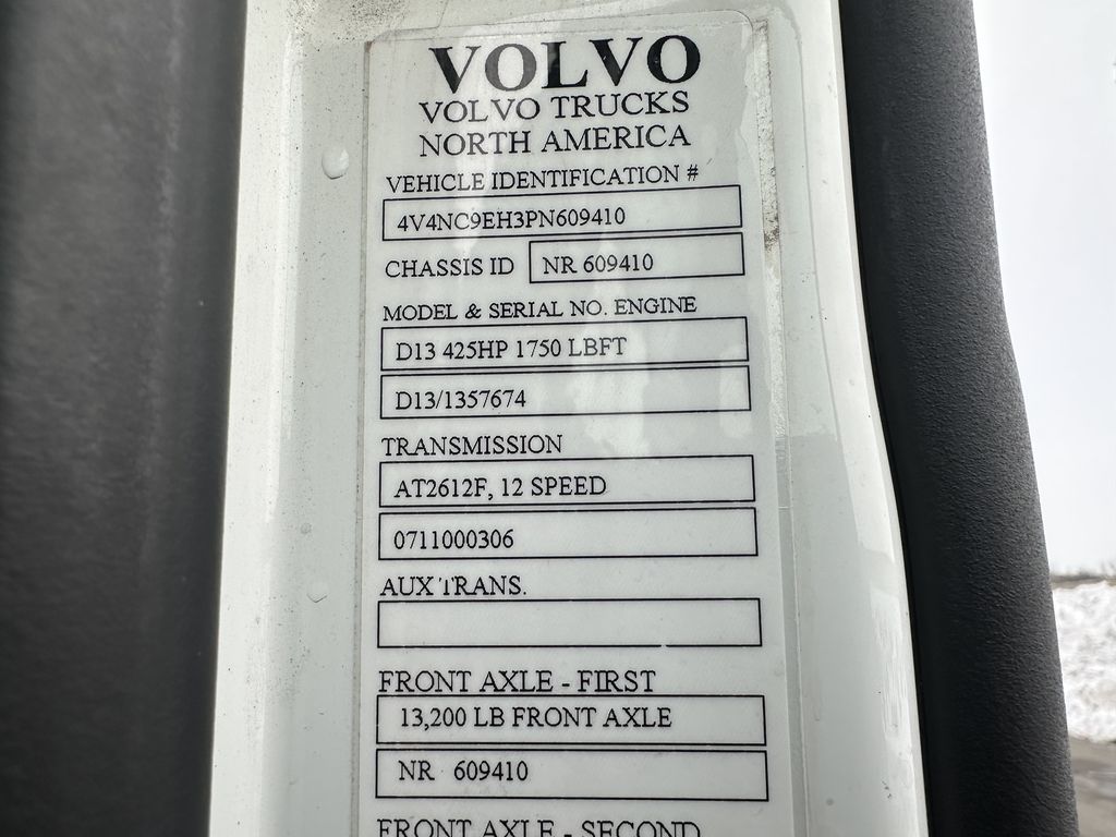 Slide images of 2023 VOLVO VNL64T860