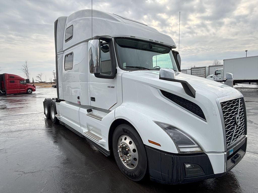 Slide images of 2023 VOLVO VNL64T860