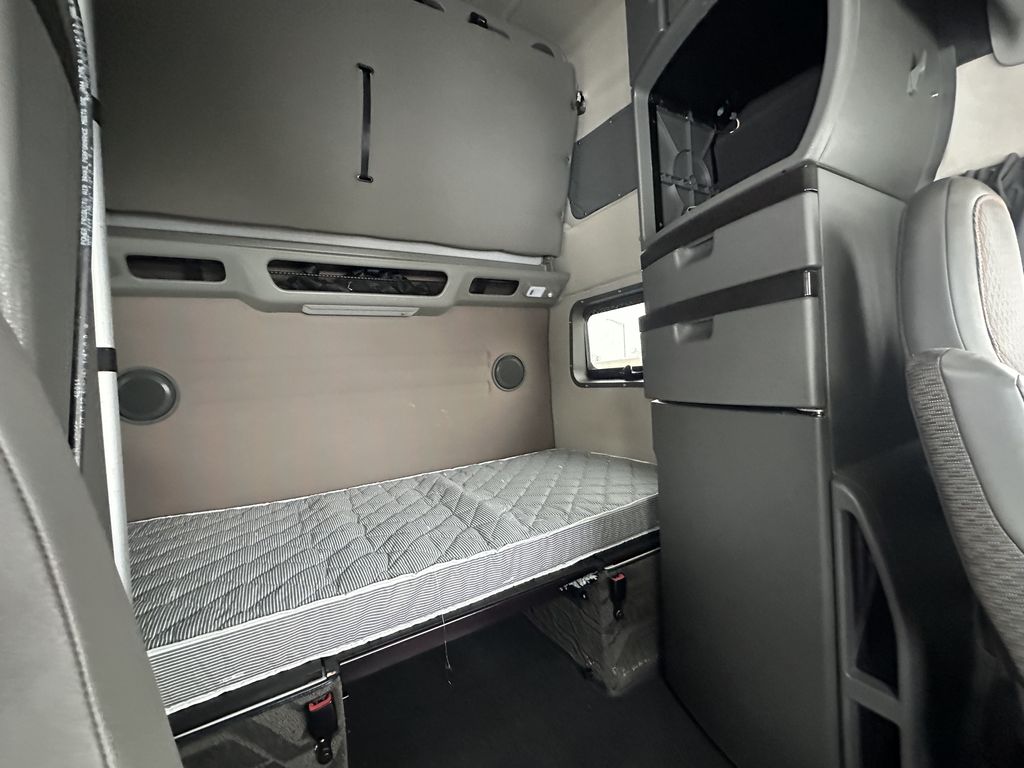 Slide images of 2023 VOLVO VNL64T860