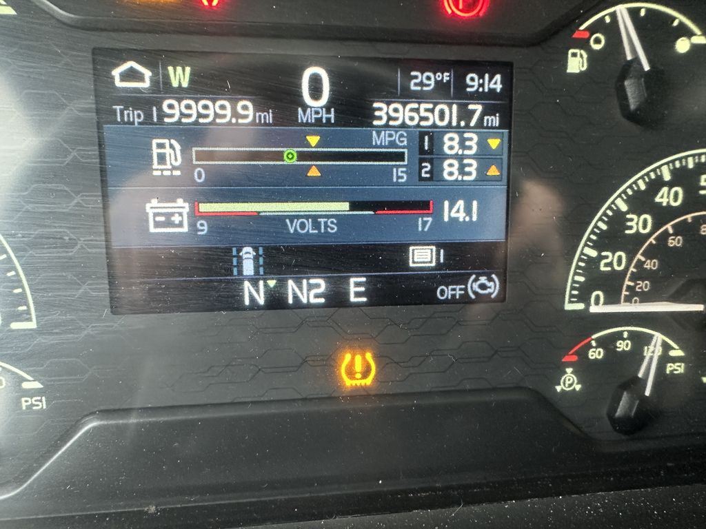 Slide images of 2023 VOLVO VNL64T860