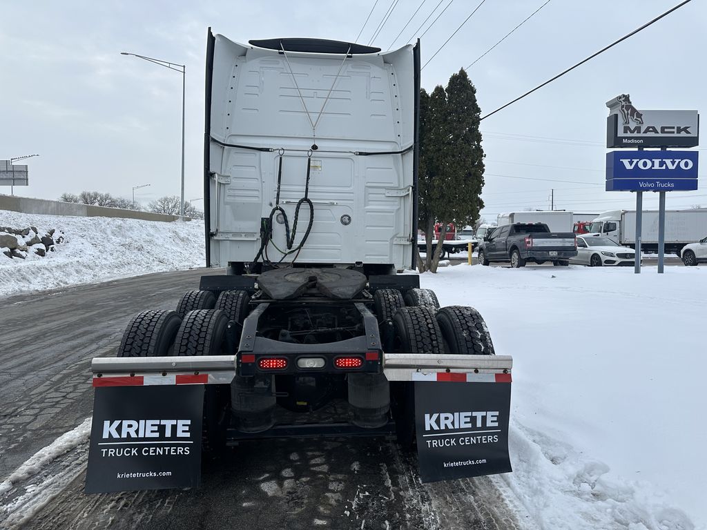 Slide images of 2023 VOLVO VNL64T860