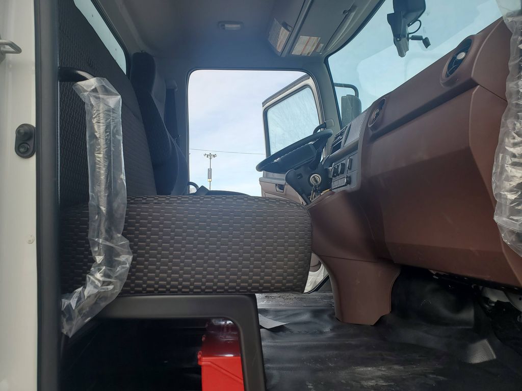 Slide images of 2025 HINO L6