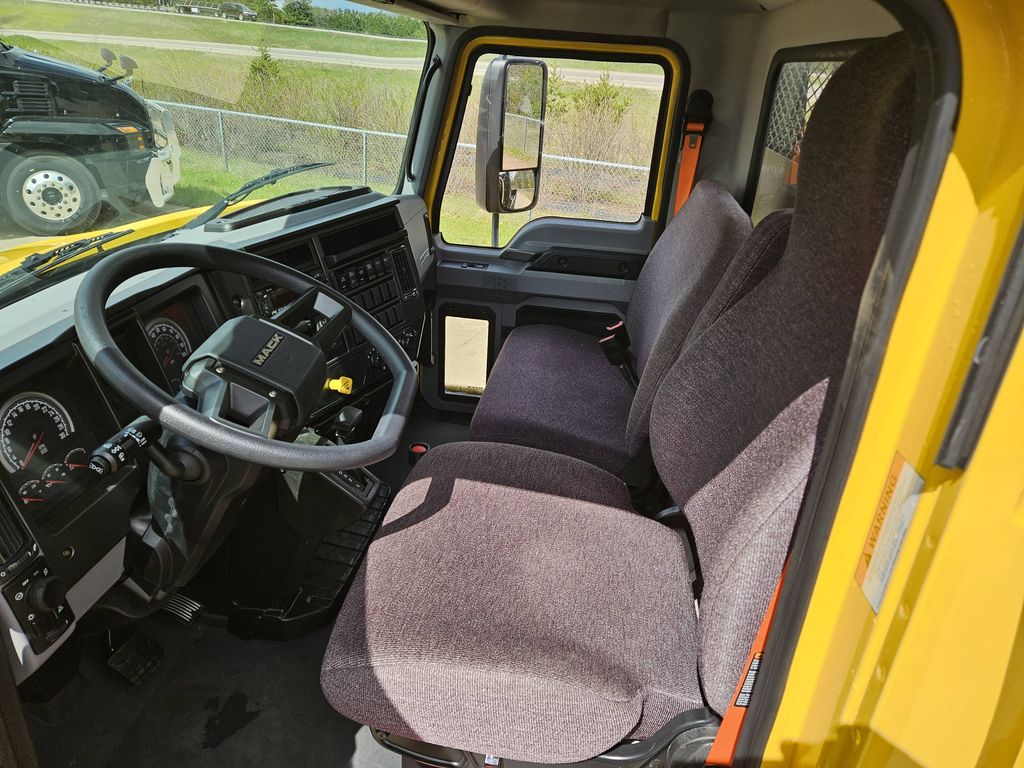 Slide images of 2025 MACK MD642