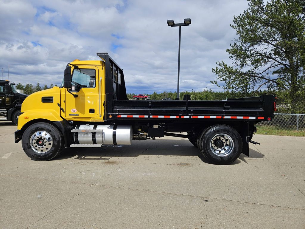 Slide images of 2025 MACK MD642