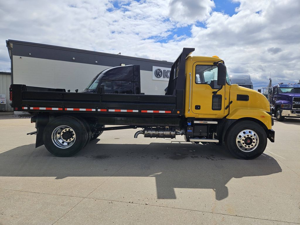 Slide images of 2025 MACK MD642