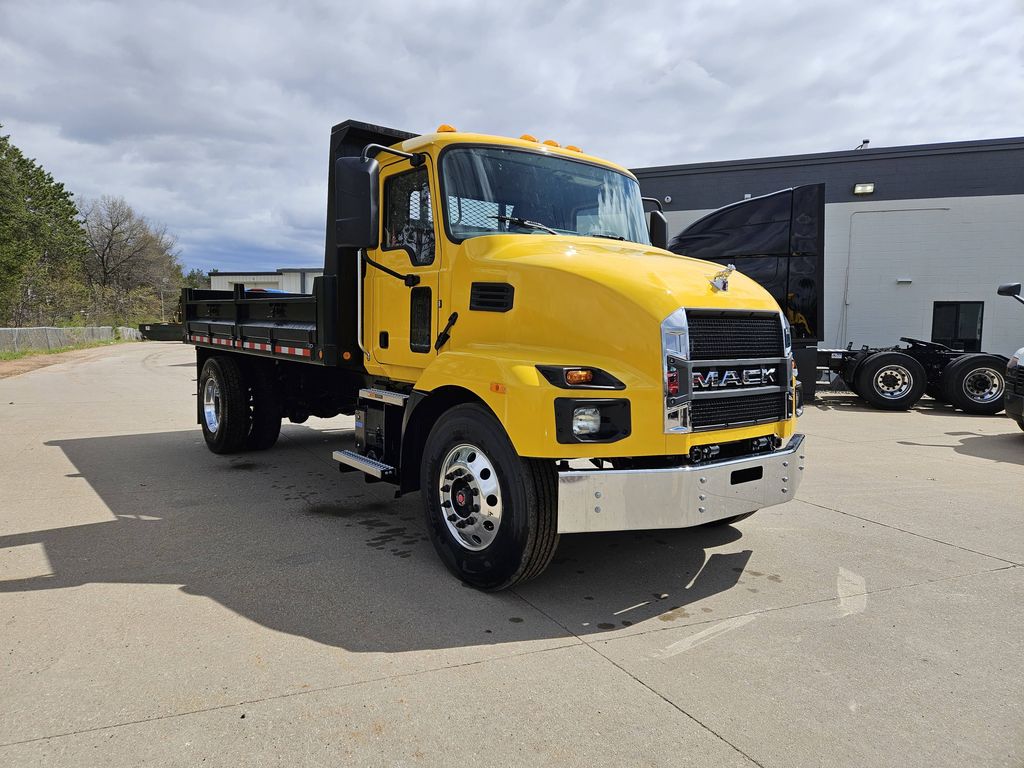 Slide images of 2025 MACK MD642