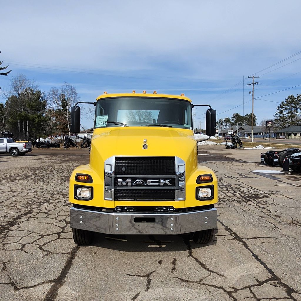Slide images of 2025 MACK MD642