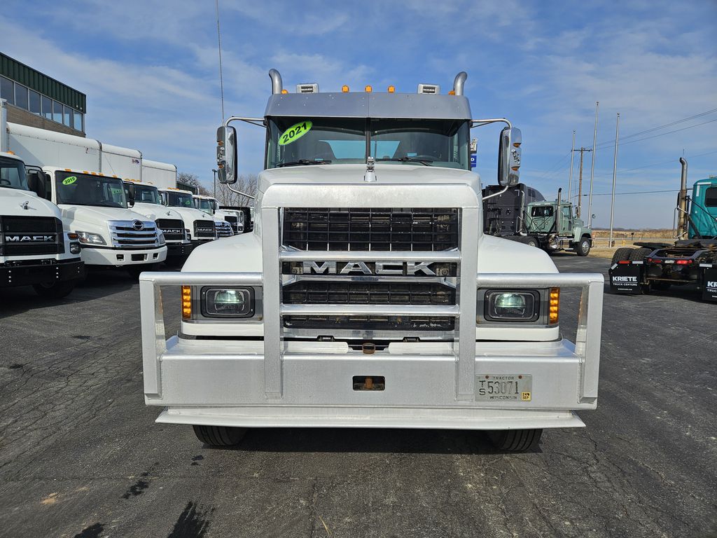 Slide images of 2021 MACK PI64T