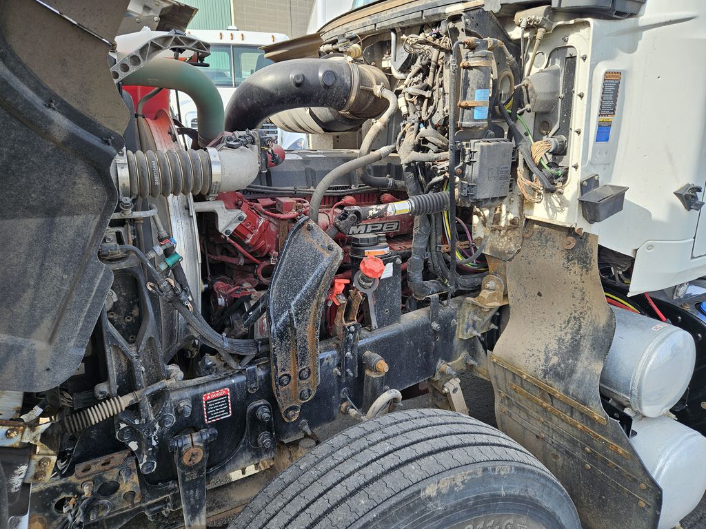 Slide images of 2021 MACK PI64T