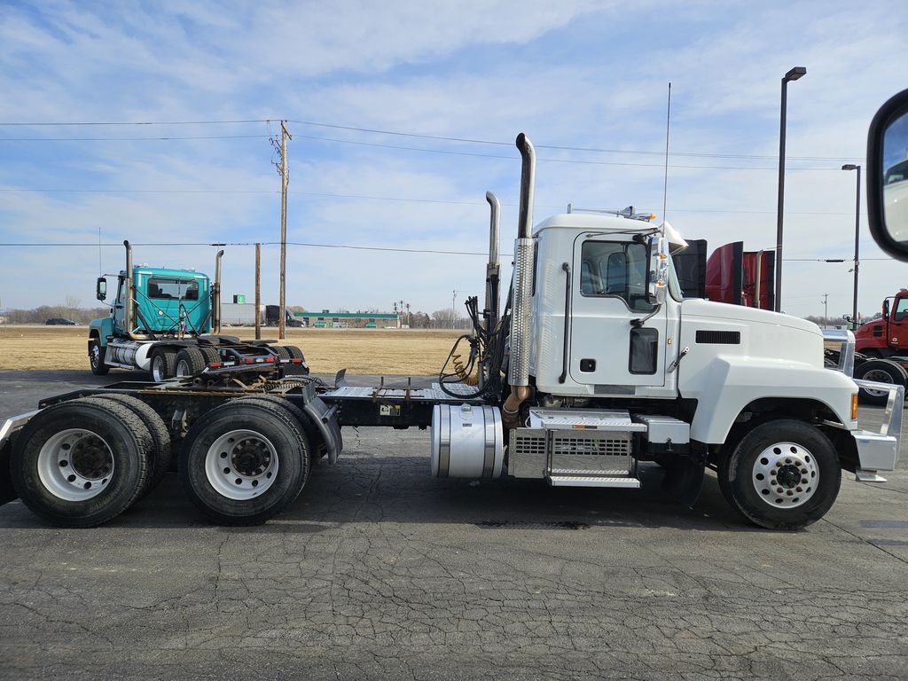 Slide images of 2021 MACK PI64T
