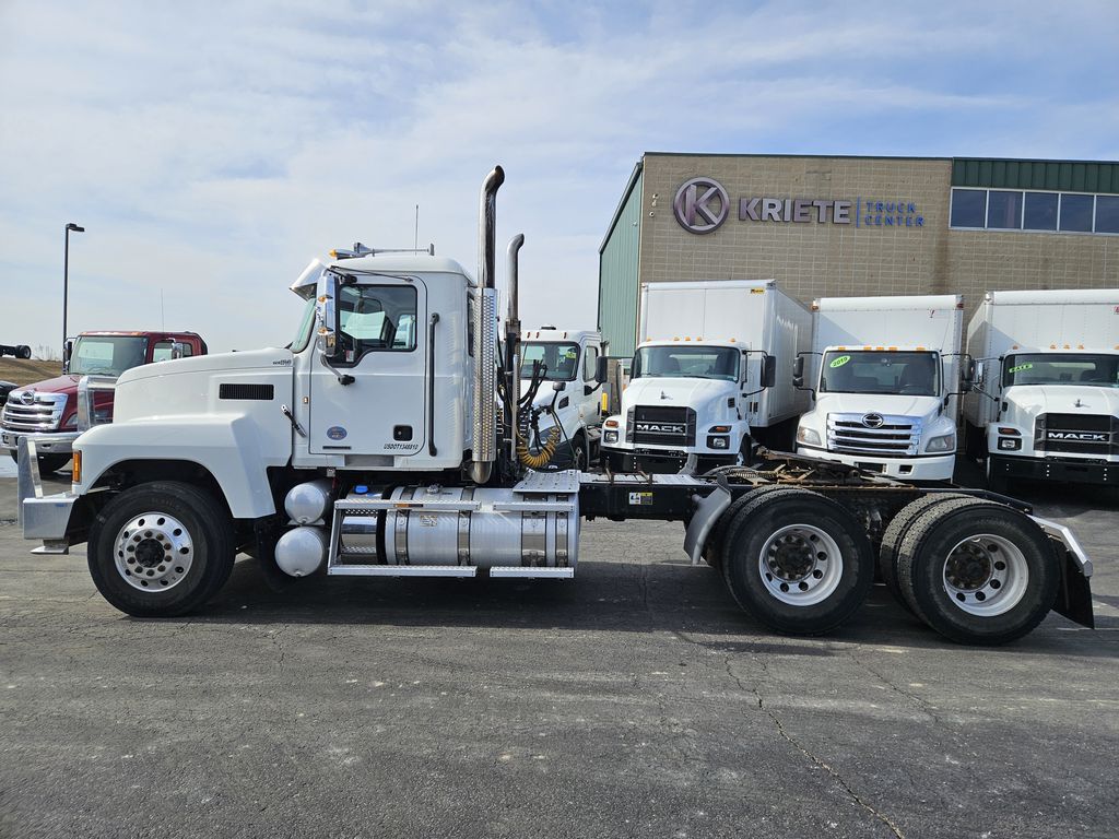 Slide images of 2021 MACK PI64T
