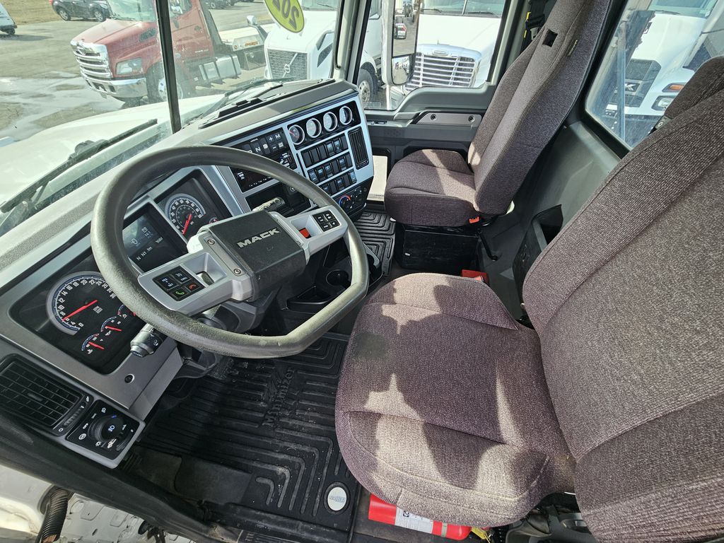 Slide images of 2021 MACK PI64T