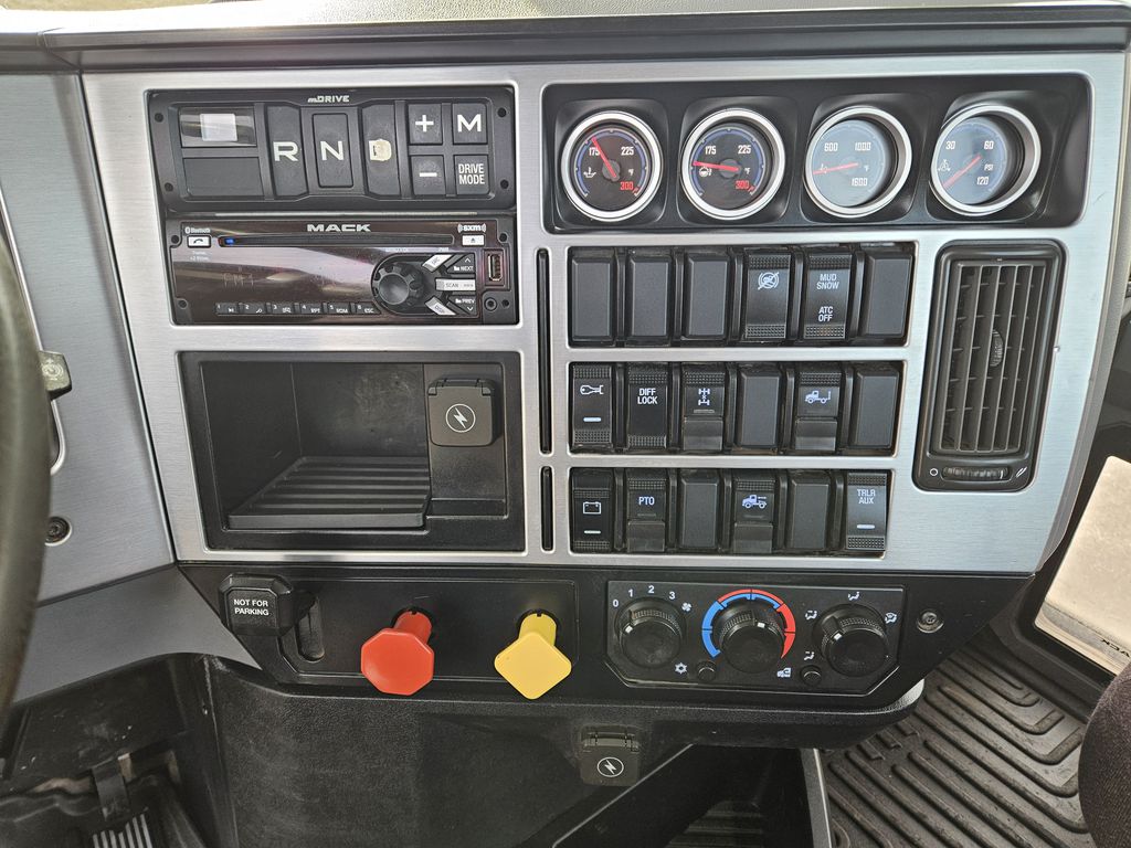Slide images of 2021 MACK PI64T