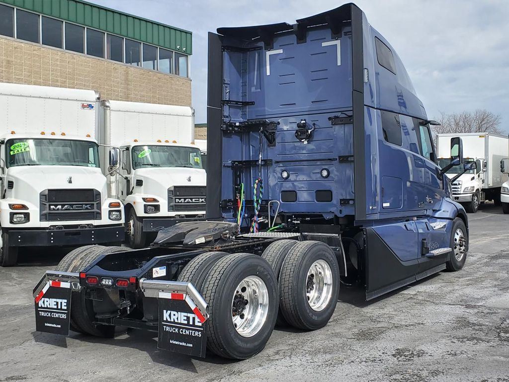 Slide images of 2025 VOLVO VNL64T860 