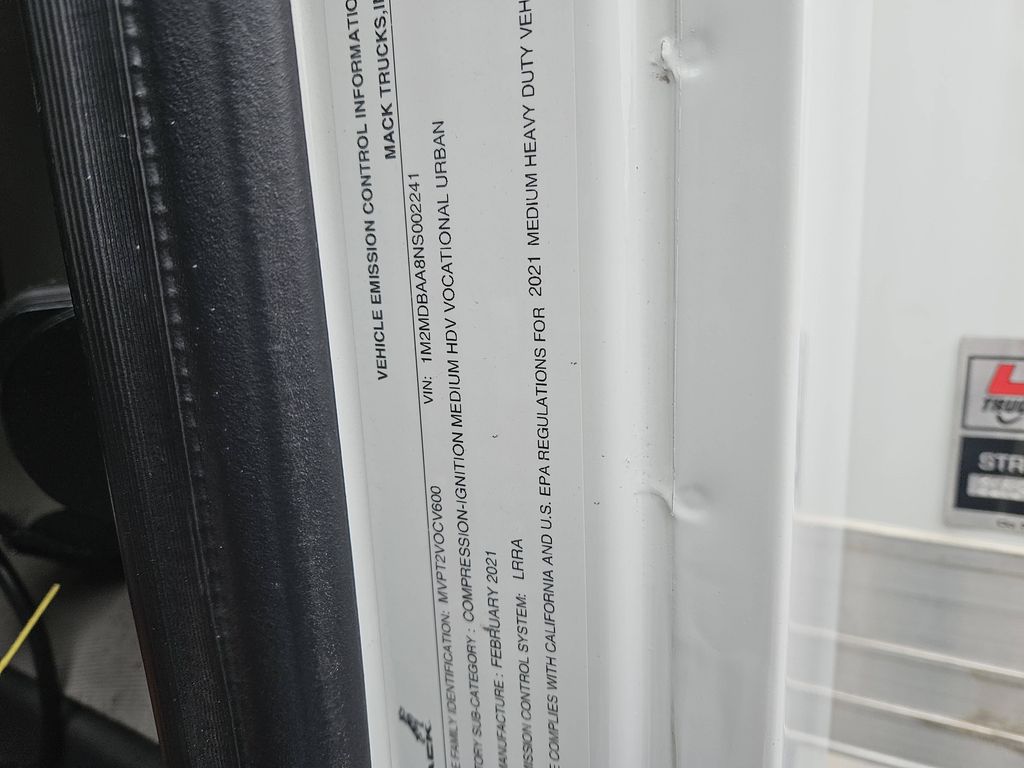 Slide images of 2022 MACK MD642