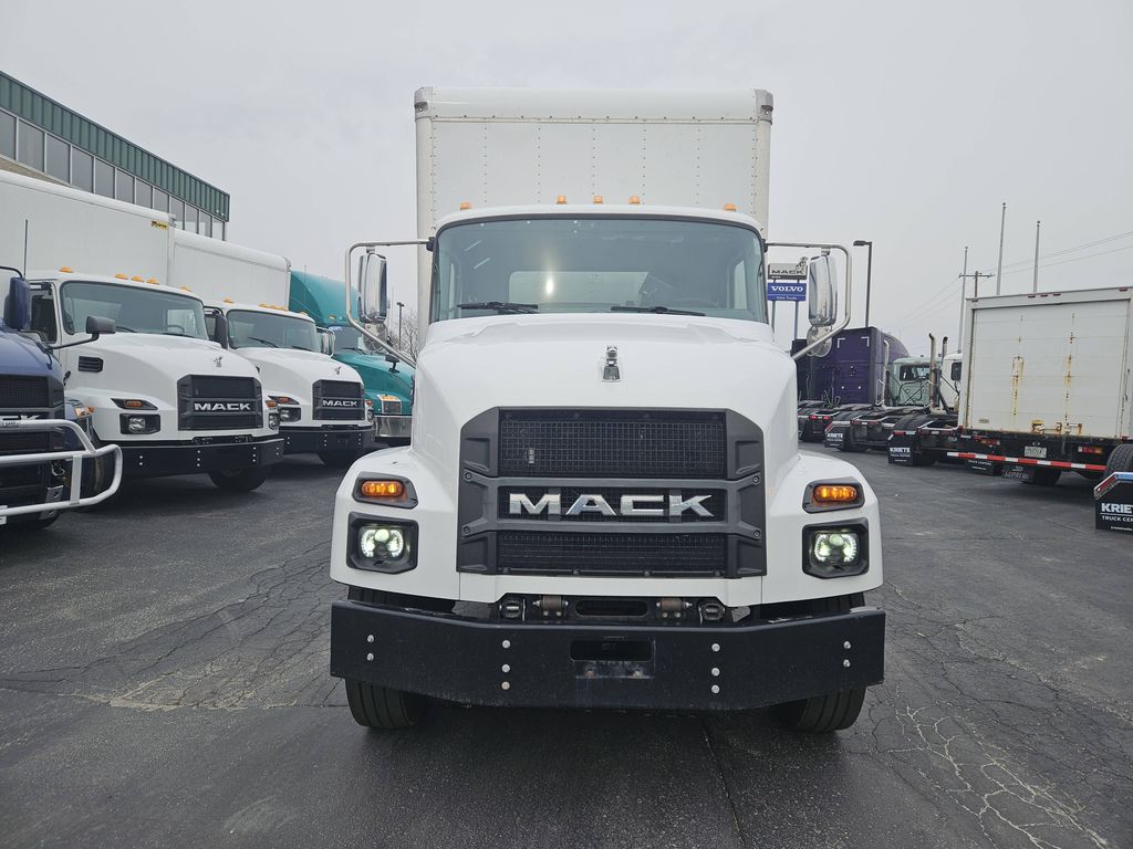 Slide images of 2022 MACK MD642