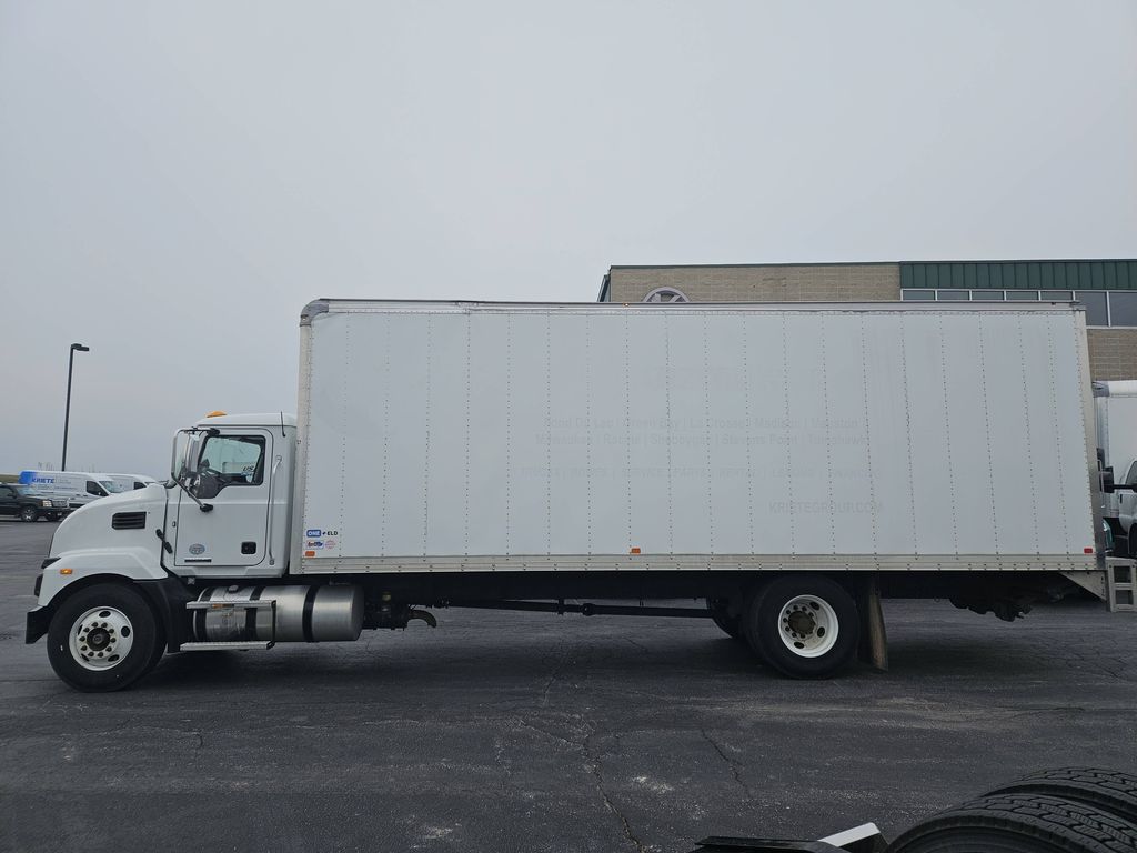 Slide images of 2022 MACK MD642