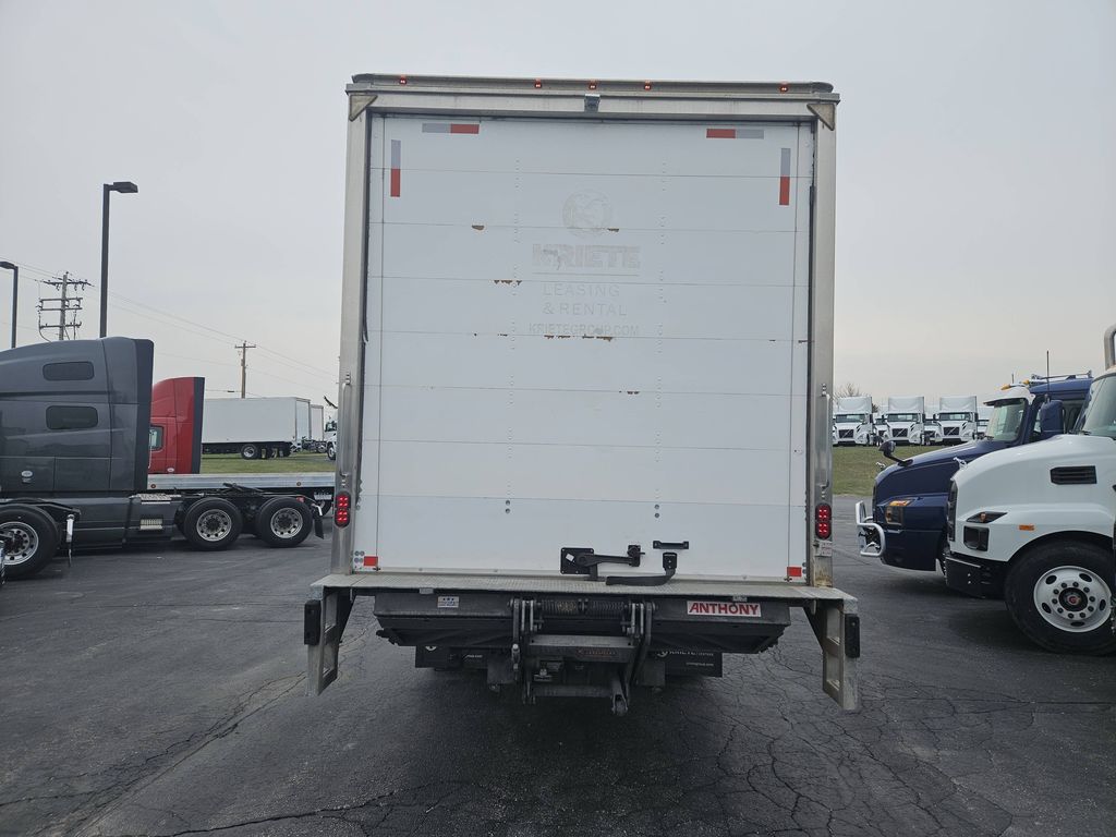 Slide images of 2022 MACK MD642