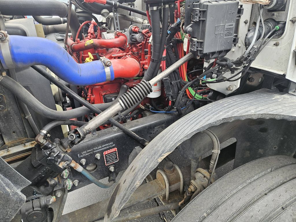 Slide images of 2022 MACK MD642