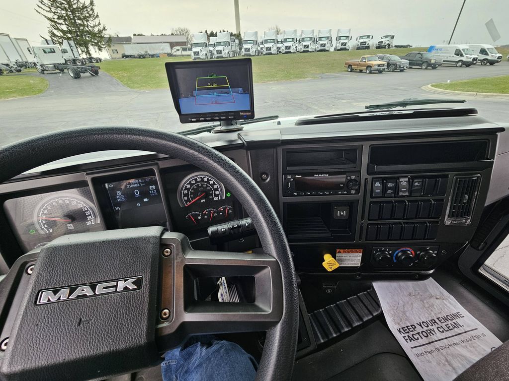 Slide images of 2022 MACK MD642