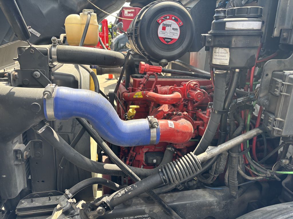Slide images of 2021 MACK MD642