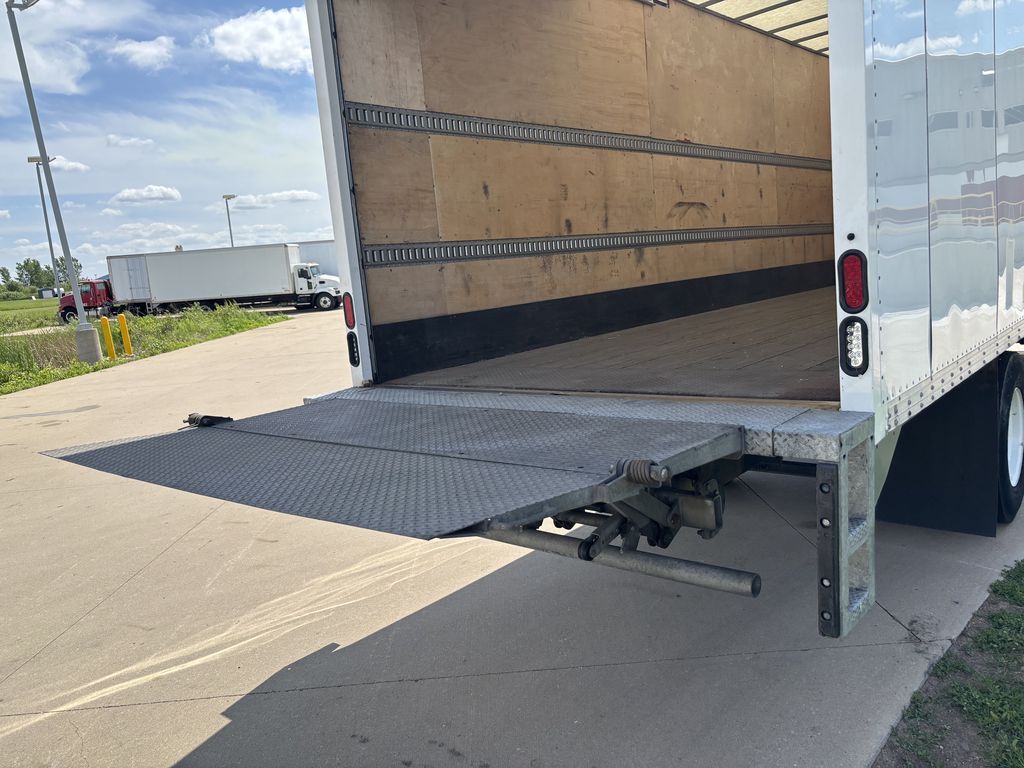 Slide images of 2021 MACK MD642