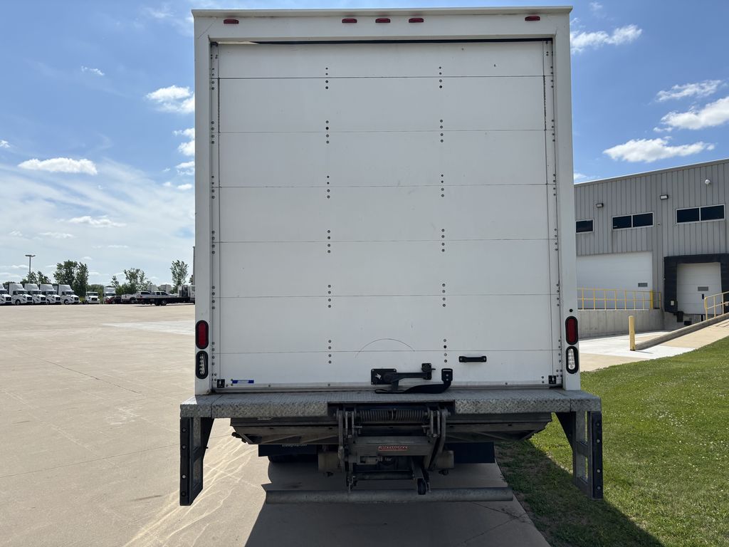Slide images of 2021 MACK MD642