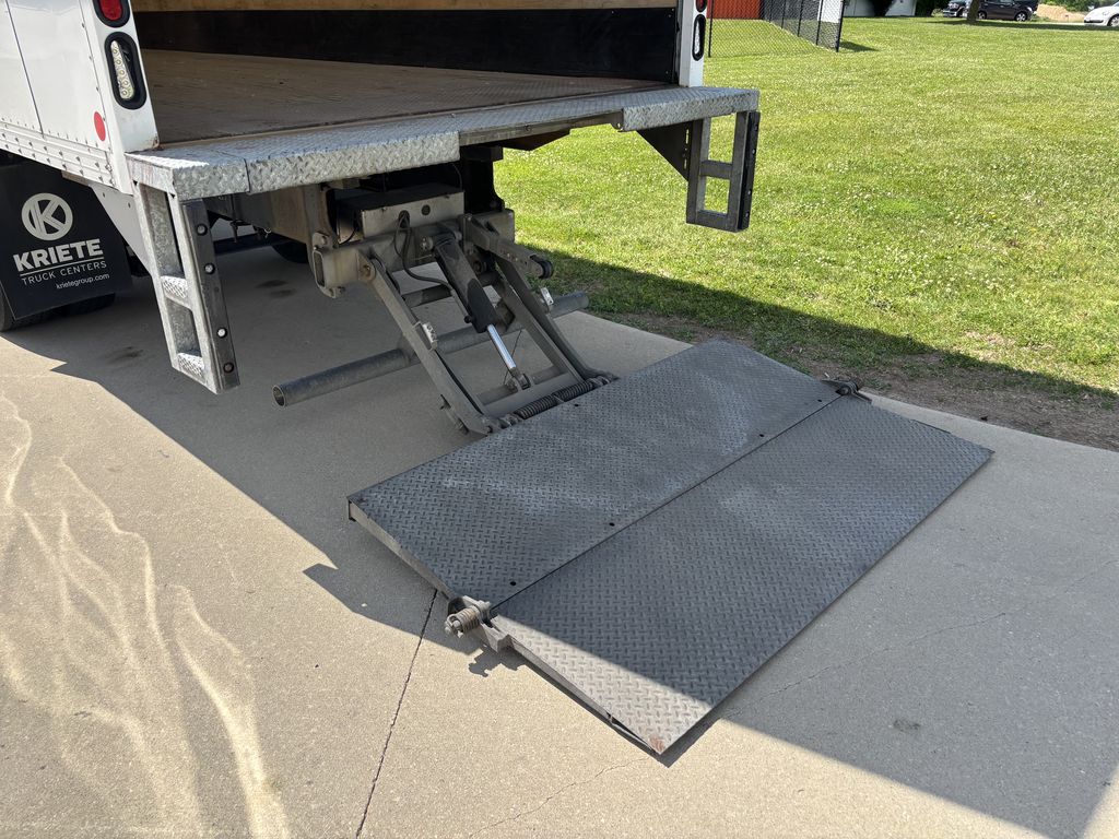 Slide images of 2021 MACK MD642