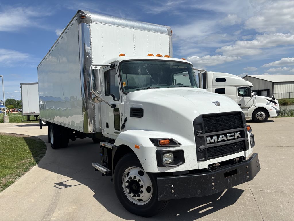 Slide images of 2021 MACK MD642