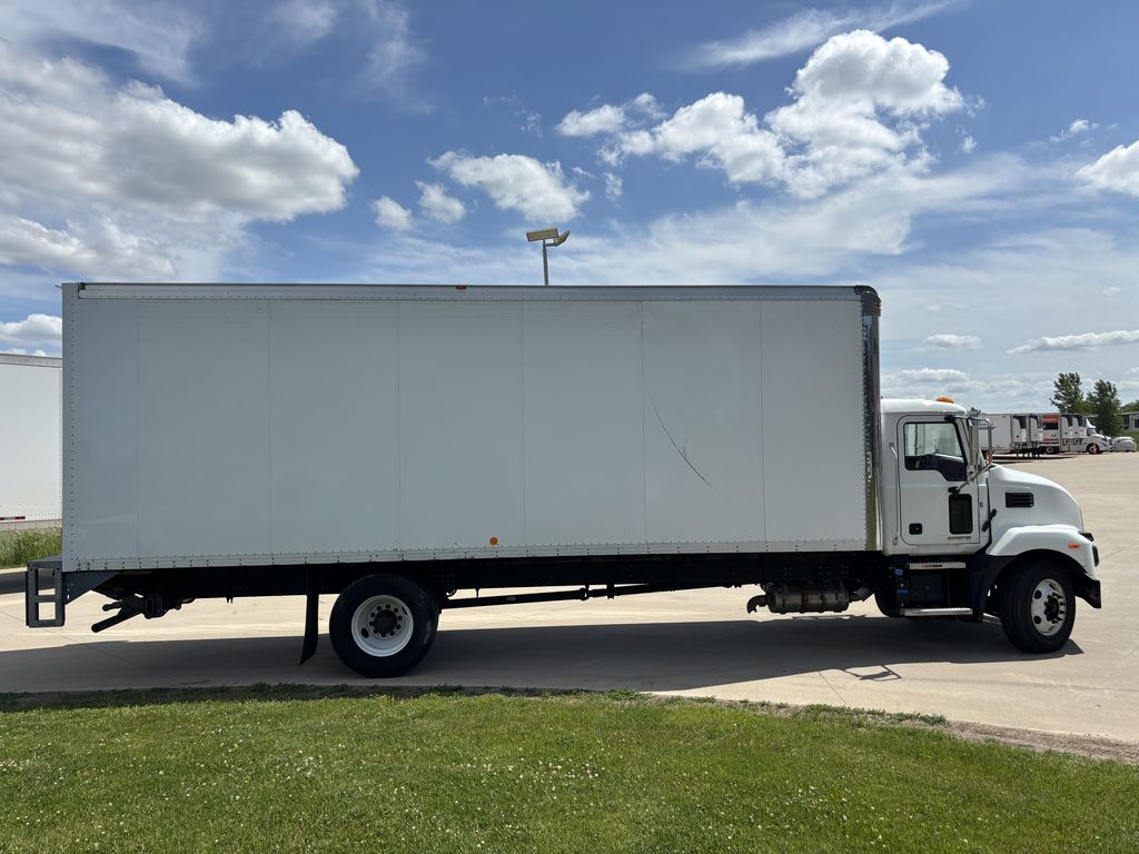 Slide images of 2021 MACK MD642