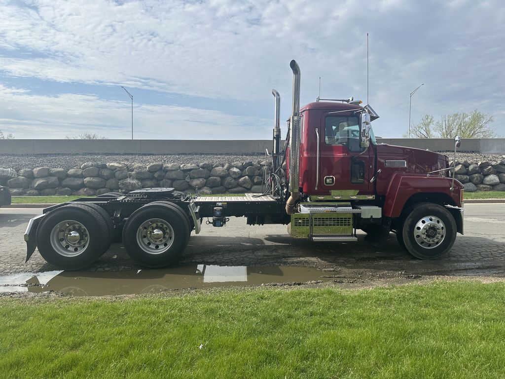Slide images of 2019 MACK PI64T