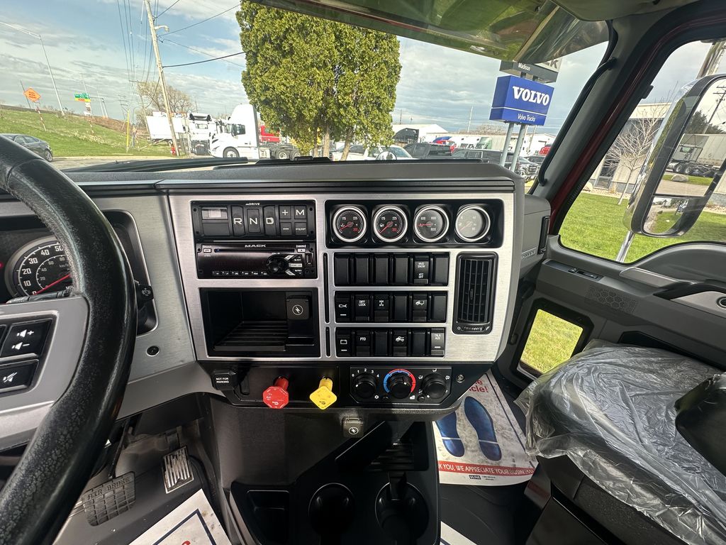 Slide images of 2019 MACK PI64T