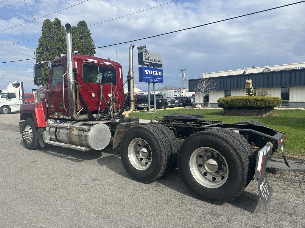 Slide images of 2019 MACK PI64T