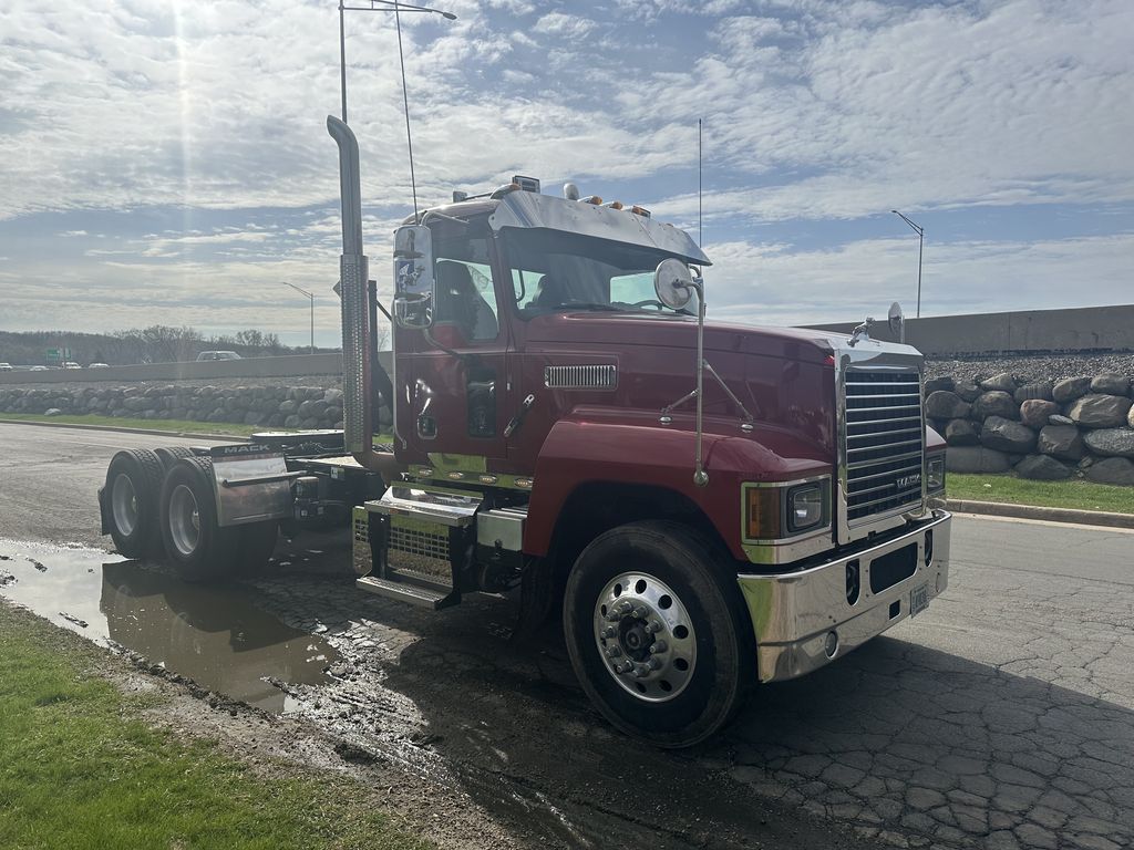 Slide images of 2019 MACK PI64T
