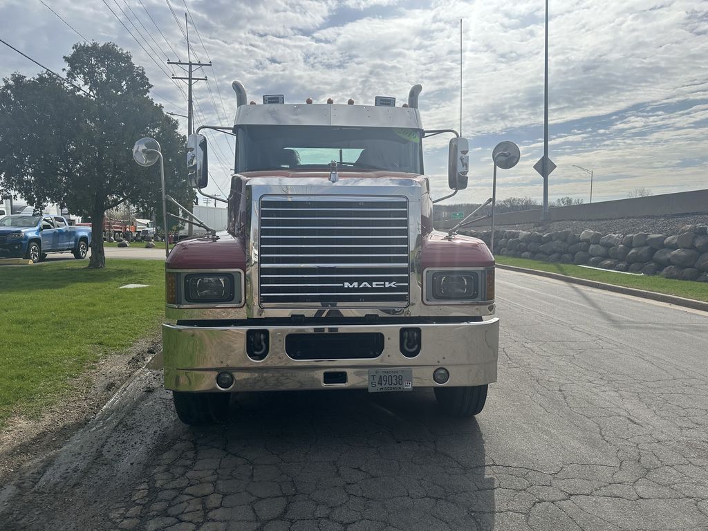 Slide images of 2019 MACK PI64T