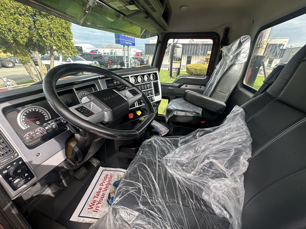 Slide images of 2019 MACK PI64T