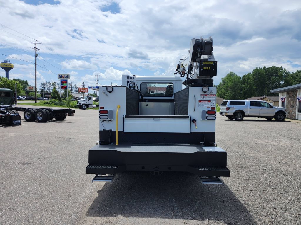 Slide images of 2025 MACK MD642