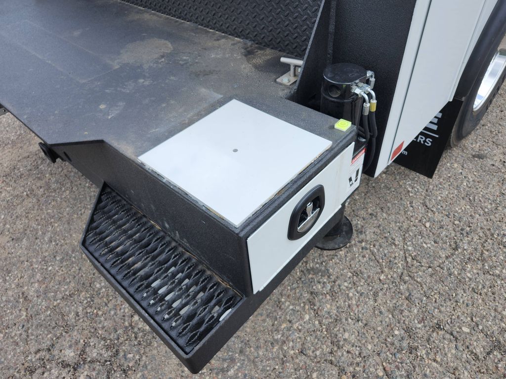 Slide images of 2025 MACK MD642