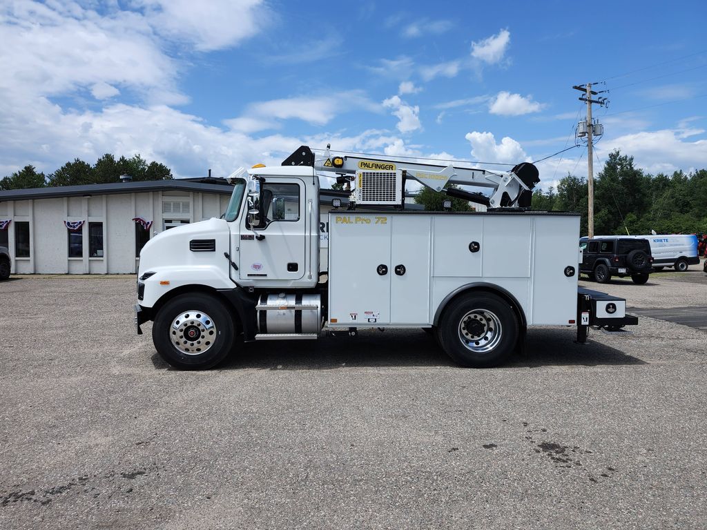 Slide images of 2025 MACK MD642