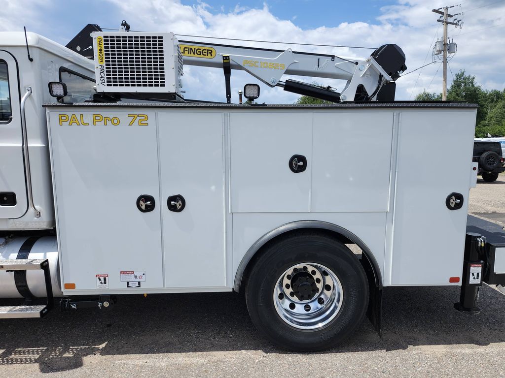 Slide images of 2025 MACK MD642