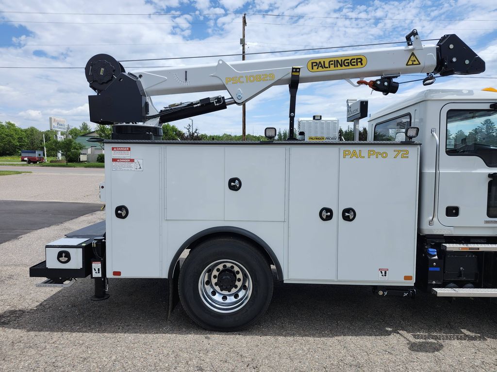 Slide images of 2025 MACK MD642