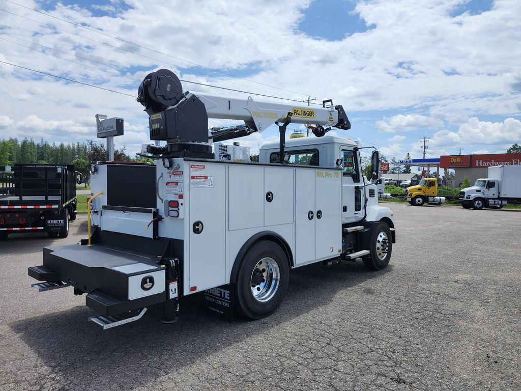 Slide images of 2025 MACK MD642