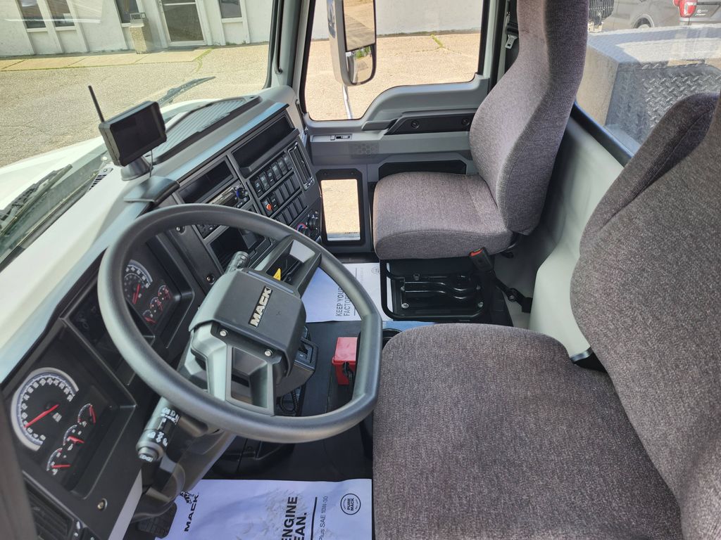 Slide images of 2025 MACK MD642